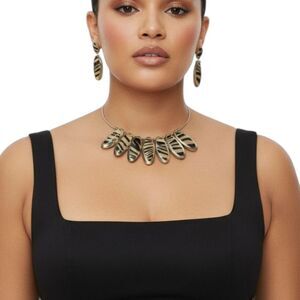 Costume Vintage Necklace and Earrings Set